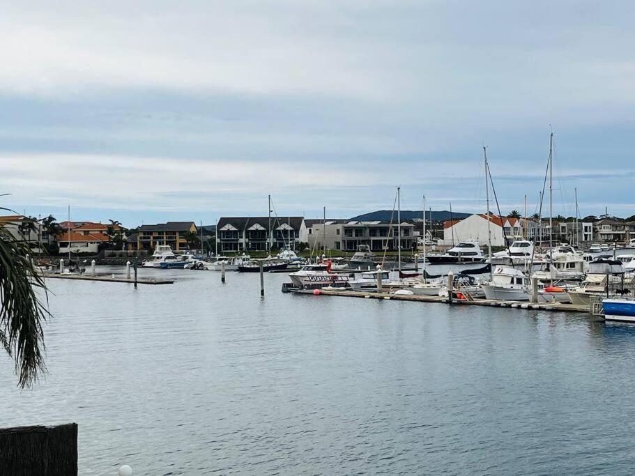 ポートリンカーンWaterfront Townhouse - Picturesque Marina Viewsアパートメント エクステリア 写真