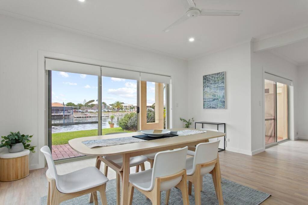 ポートリンカーンWaterfront Townhouse - Picturesque Marina Viewsアパートメント エクステリア 写真